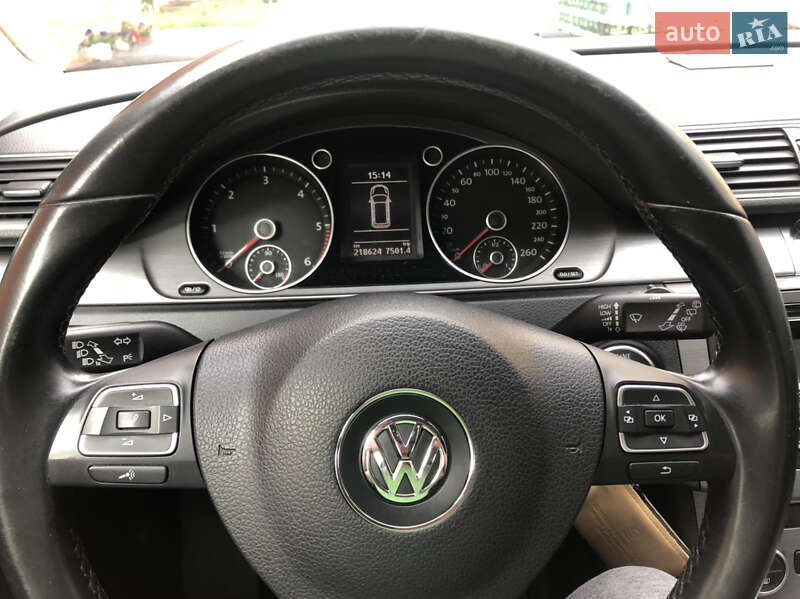 Універсал Volkswagen Passat 2013 в Коломиї