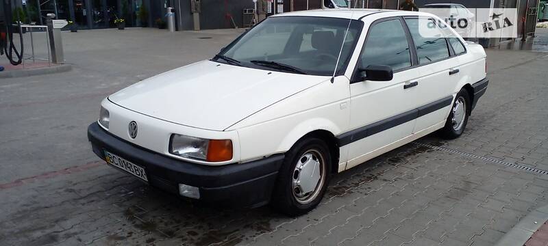 Седан Volkswagen Passat 1989 в Львове