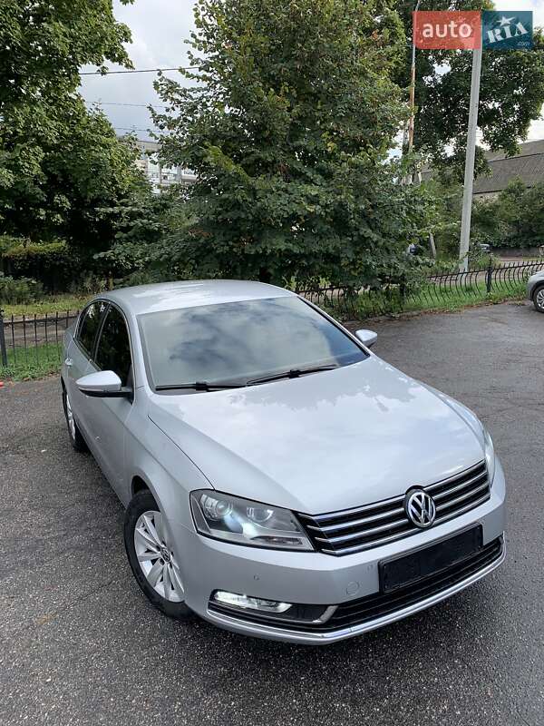 Седан Volkswagen Passat 2015 в Харькове