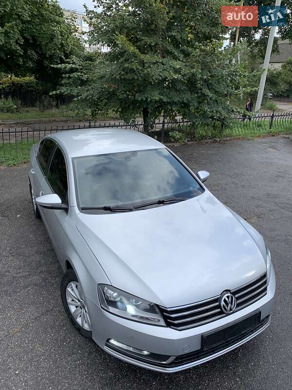 Седан Volkswagen Passat 2015 в Харькове