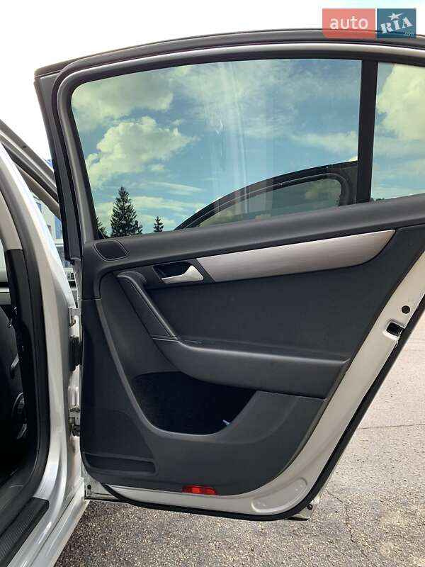 Седан Volkswagen Passat 2015 в Харькове