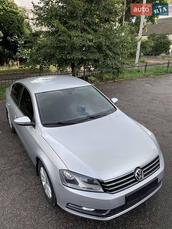Седан Volkswagen Passat 2015 в Харькове