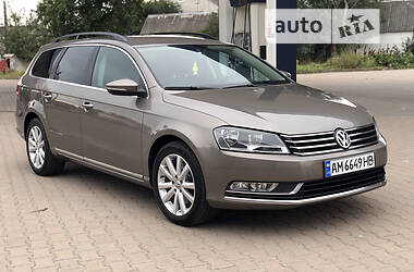 Універсал Volkswagen Passat 2012 в Житомирі