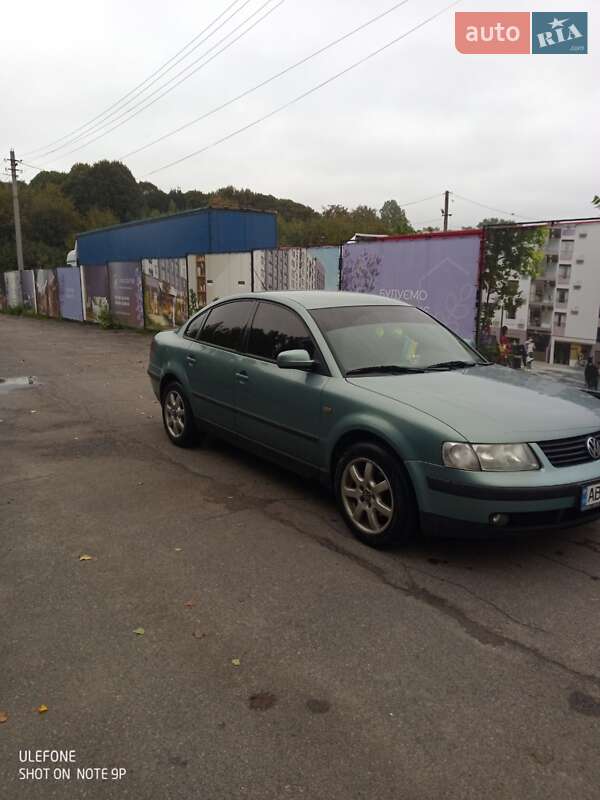 Седан Volkswagen Passat 1998 в Вінниці