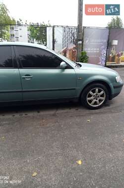 Седан Volkswagen Passat 1998 в Виннице
