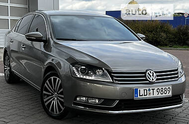 Седан Volkswagen Passat 2014 в Дрогобичі