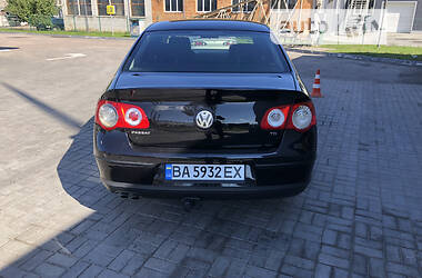 Седан Volkswagen Passat 2005 в Кропивницком