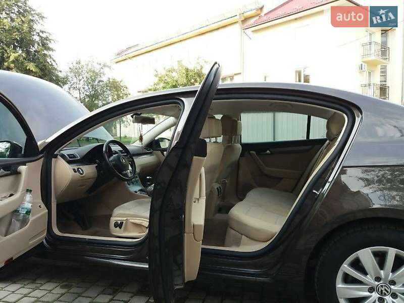 Седан Volkswagen Passat 2012 в Ивано-Франковске