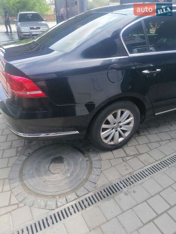 Седан Volkswagen Passat 2011 в Дрогобыче