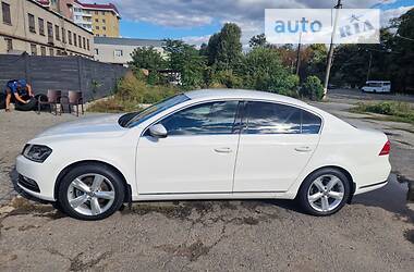 Седан Volkswagen Passat 2013 в Днепре