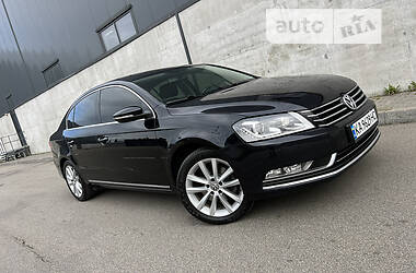 Седан Volkswagen Passat 2013 в Киеве