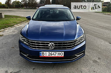 Седан Volkswagen Passat 2017 в Киеве