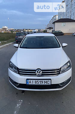 Седан Volkswagen Passat 2013 в Софіївській Борщагівці