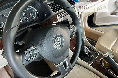 Седан Volkswagen Passat 2013 в Ірпені