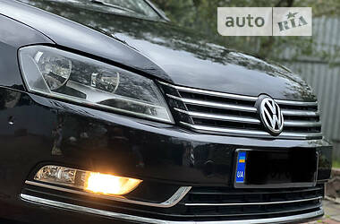 Універсал Volkswagen Passat 2011 в Тернополі