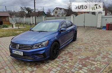 Седан Volkswagen Passat 2016 в Житомире