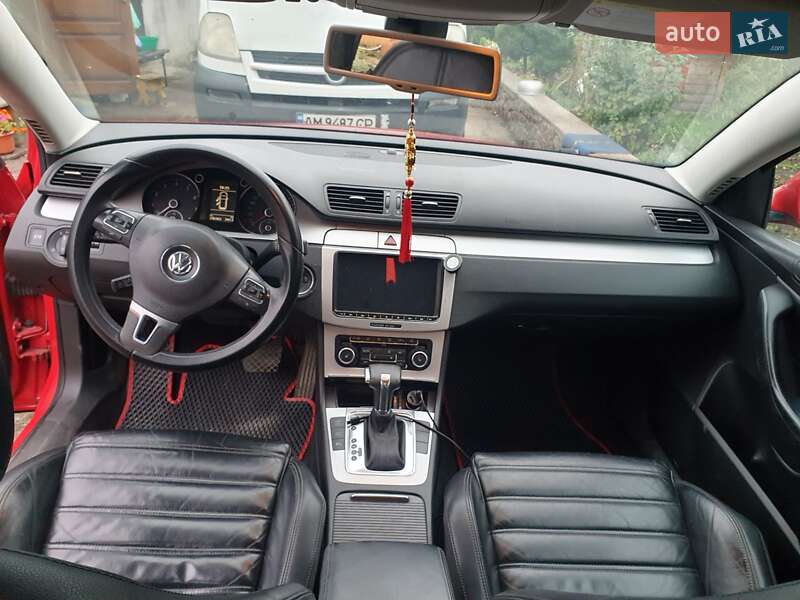 Универсал Volkswagen Passat 2010 в Житомире