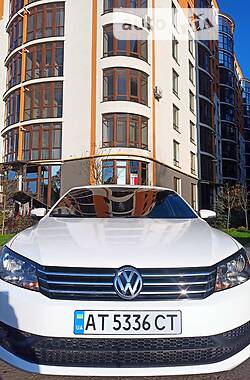 Седан Volkswagen Passat 2012 в Ивано-Франковске