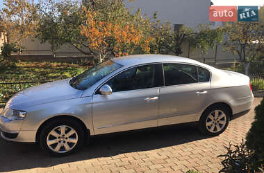Седан Volkswagen Passat 2010 в Чернівцях
