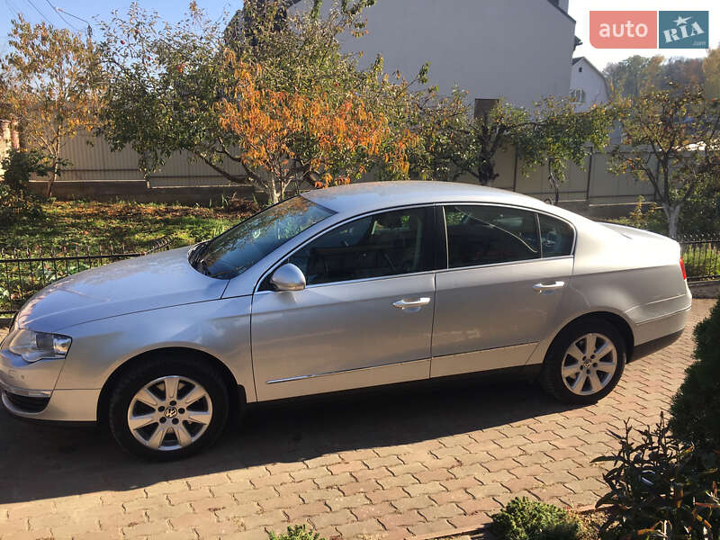 Седан Volkswagen Passat 2010 в Черновцах