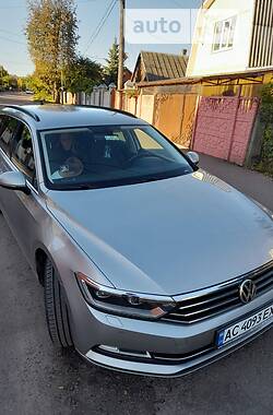 Универсал Volkswagen Passat 2015 в Житомире