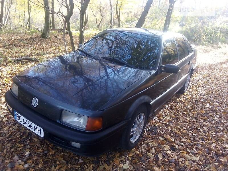 Седан Volkswagen Passat 1990 в Львові