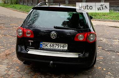 Универсал Volkswagen Passat 2006 в Остроге