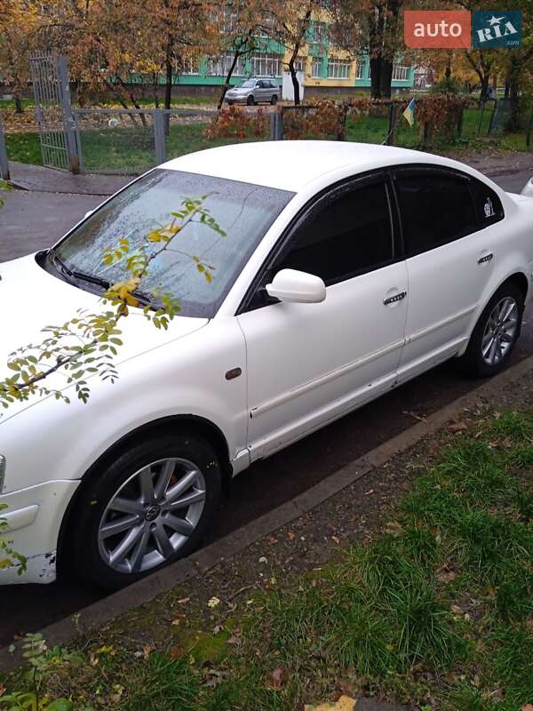 Седан Volkswagen Passat 1998 в Києві