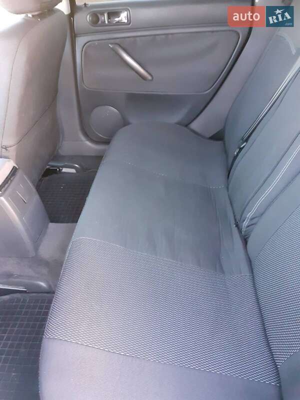Універсал Volkswagen Passat 2004 в Ширяєвому