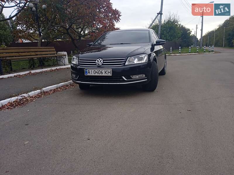 Седан Volkswagen Passat 2012 в Києві