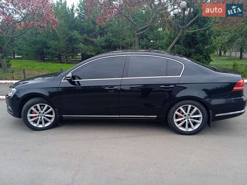 Седан Volkswagen Passat 2012 в Києві