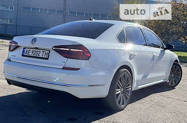 Седан Volkswagen Passat 2018 в Днепре