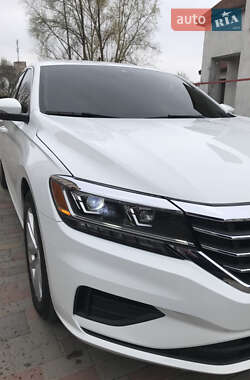 Седан Volkswagen Passat 2020 в Хмельницком