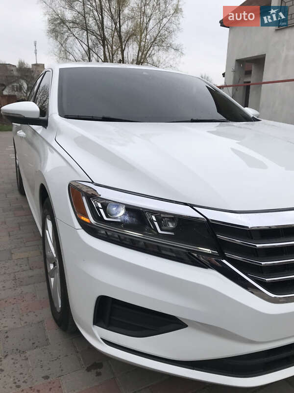 Седан Volkswagen Passat 2020 в Хмельницком