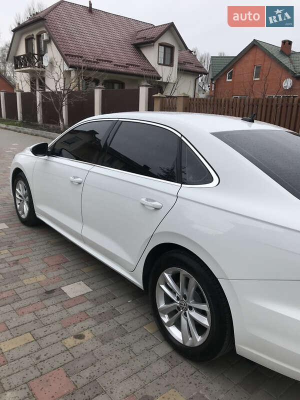 Седан Volkswagen Passat 2020 в Хмельницком