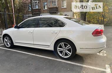 Седан Volkswagen Passat 2013 в Киеве