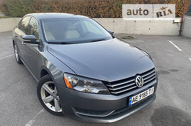 Седан Volkswagen Passat 2013 в Дніпрі