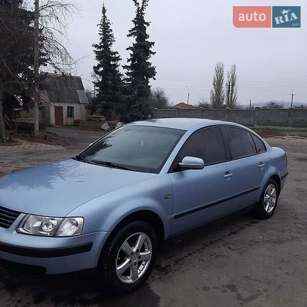 Седан Volkswagen Passat 1998 в Лысянке
