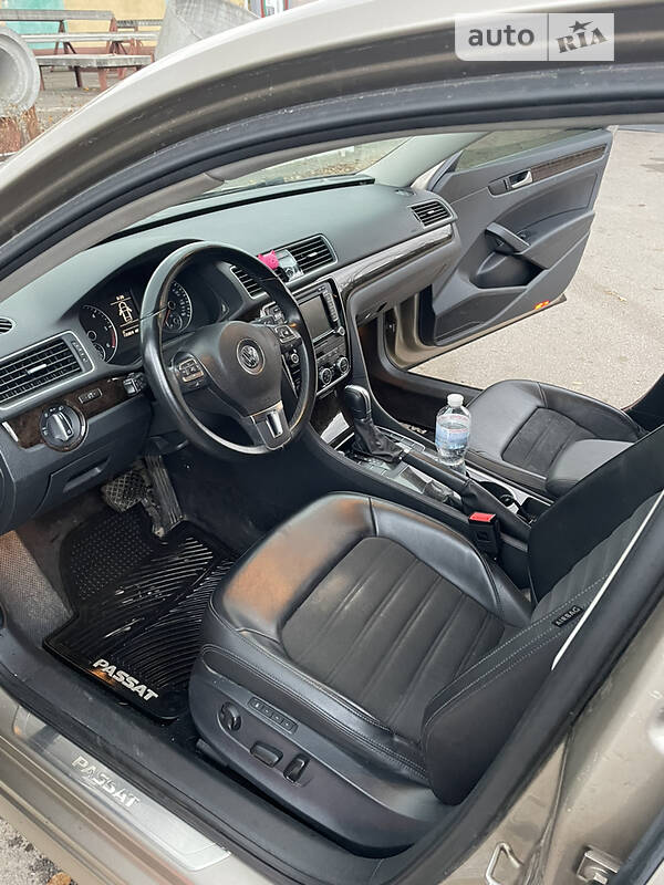 Седан Volkswagen Passat 2014 в Львові