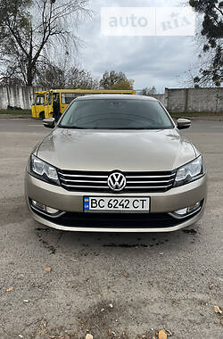 Седан Volkswagen Passat 2014 в Львові