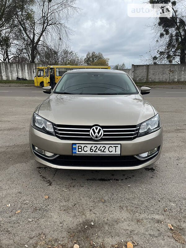 Седан Volkswagen Passat 2014 в Львові