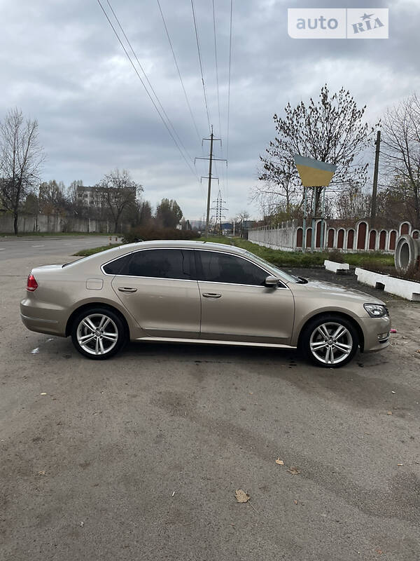Седан Volkswagen Passat 2014 в Львові