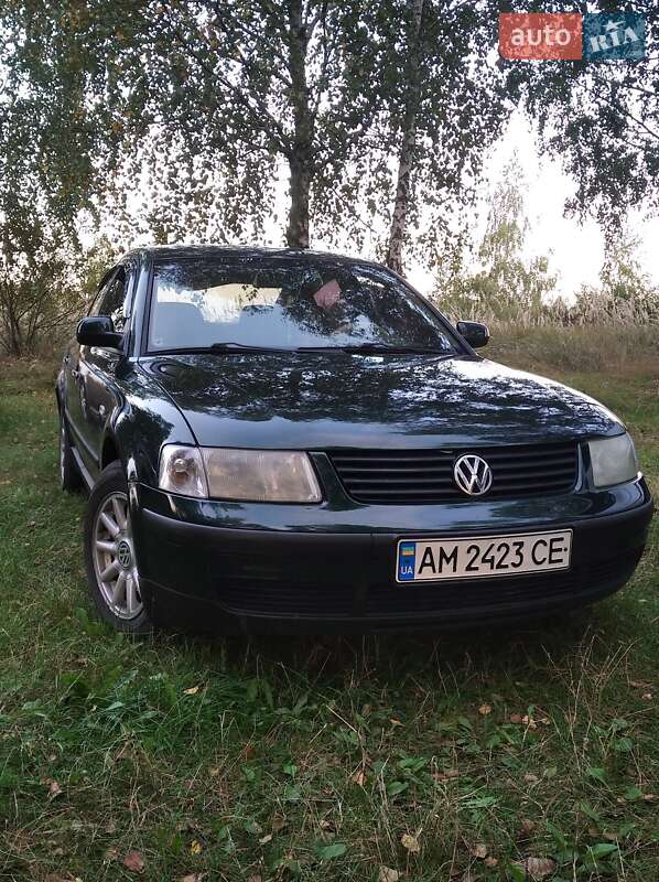 Седан Volkswagen Passat 1998 в Житомире