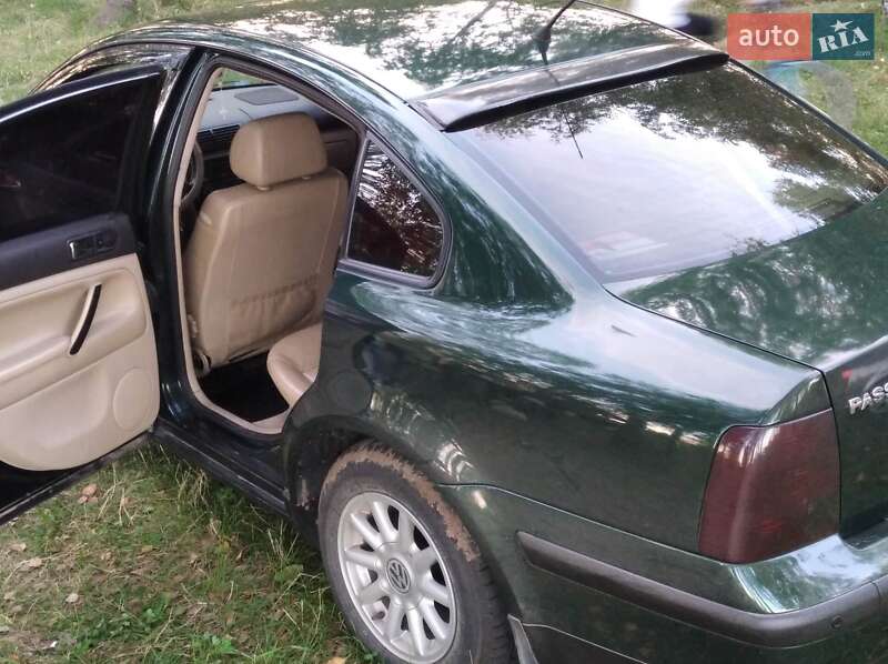 Седан Volkswagen Passat 1998 в Житомире