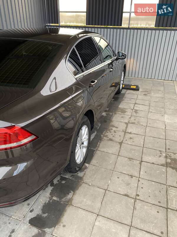 Седан Volkswagen Passat 2015 в Хмельницькому