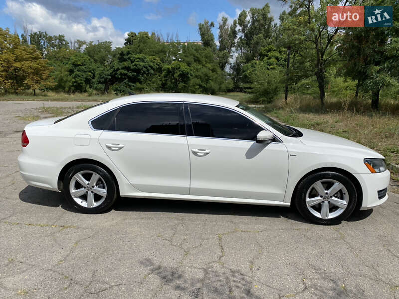Седан Volkswagen Passat 2013 в Днепре