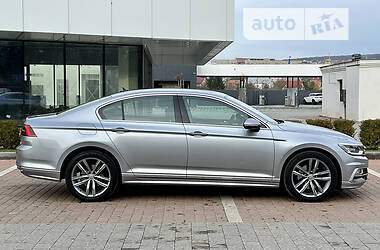 Седан Volkswagen Passat 2019 в Ужгороде