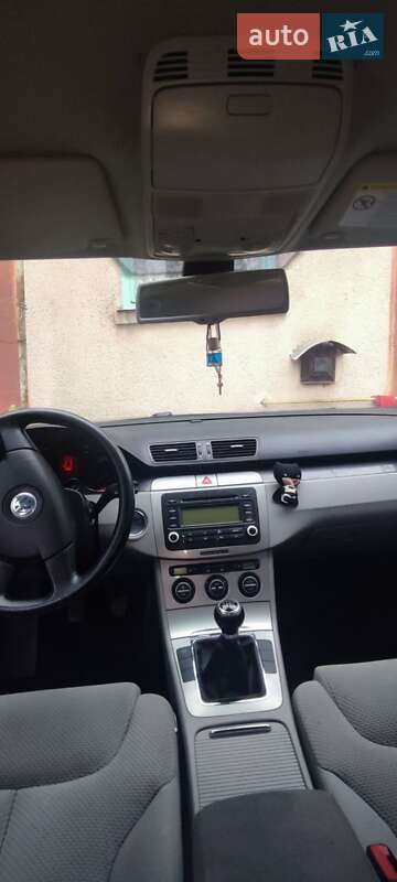 Седан Volkswagen Passat 2005 в Тячеве