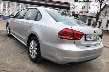 Седан Volkswagen Passat 2012 в Тростянце