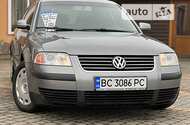 Седан Volkswagen Passat 2003 в Самборе